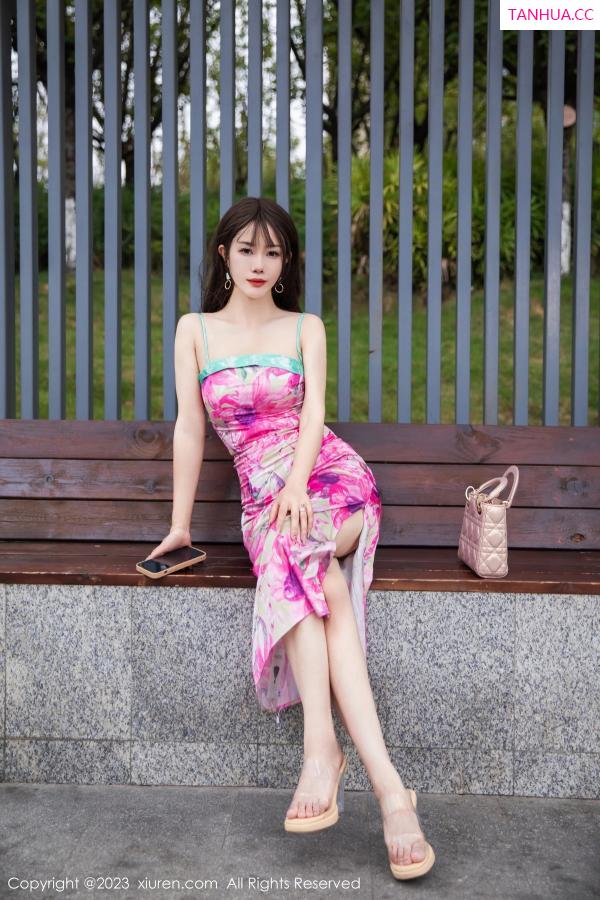   [XiuRen]高清写真图 2023.07.12 No.7065 严利娅Yuliya 网红情人裙第17张图片